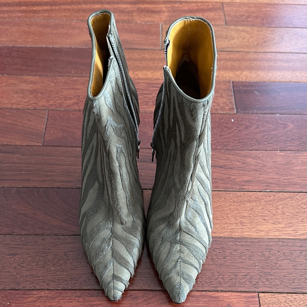 Chic Zebra-Patterned Ankle Booties - Picture 3 of 6